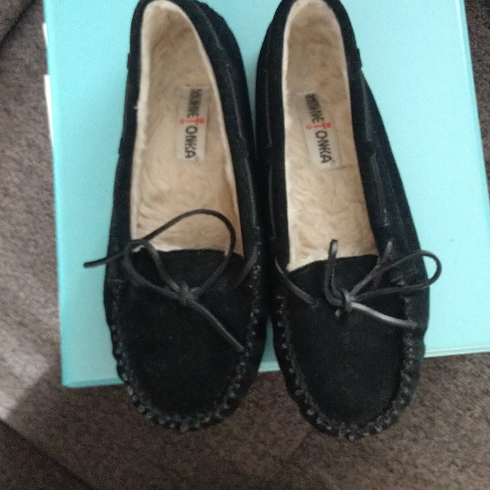Women's Minnetonka slippers or flats